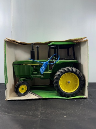 1/16 scale John Deere with Cab