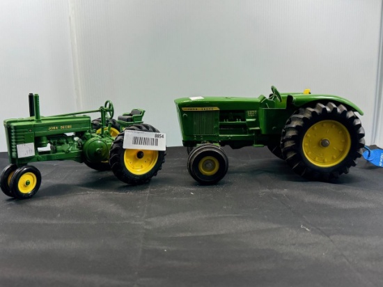 2 1/16 scale John Deere Tractor