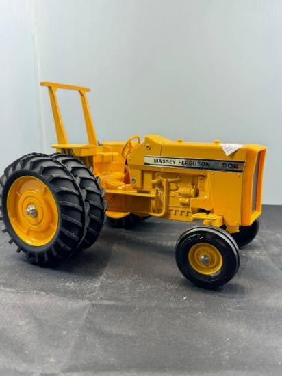 1/16 Scale Massey 50E with Duals Industerial