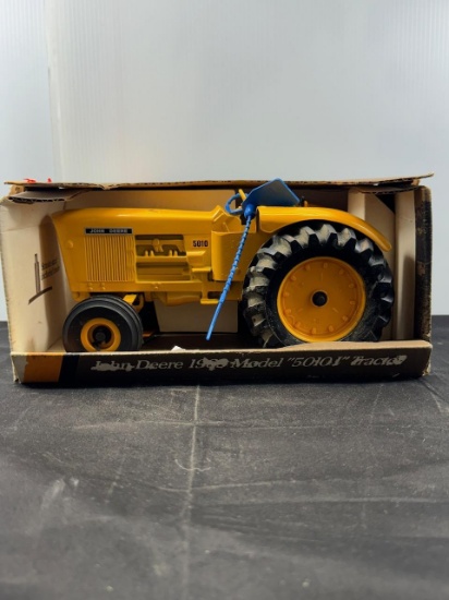 1/16 John Deere Mod 5010 Industrial NIB