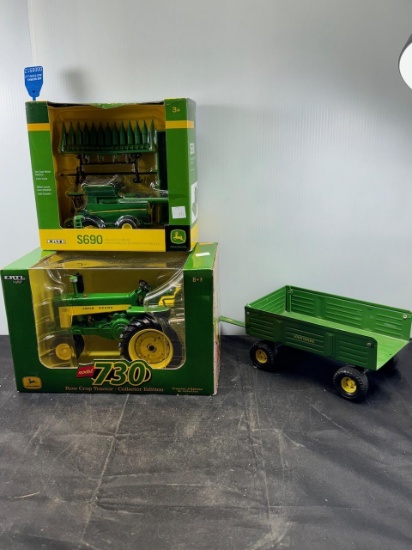 3-1/16 scale John Deere 730 & 530R combine & wagon -