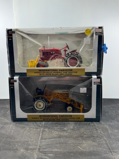 2-1/16 scale A Int. Farmall Hi Detail w Blade chain N.I.B.