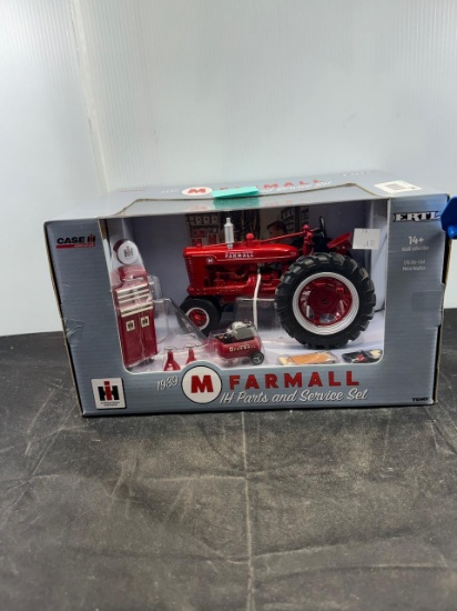 1/16 scale Farmall F.H. Parts service set 1959 N.I.B.