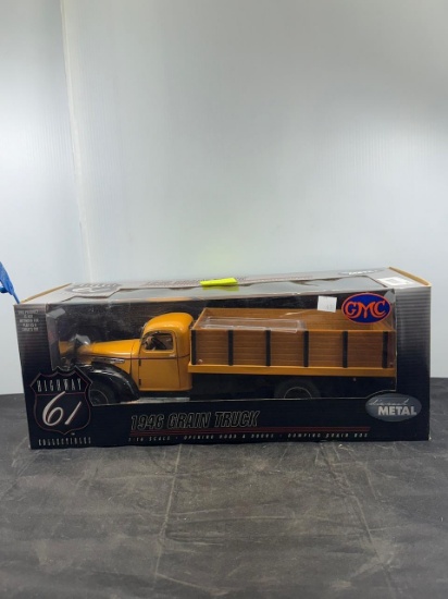 Die cast Highway 61 1946 Grain Truck N.I.B.