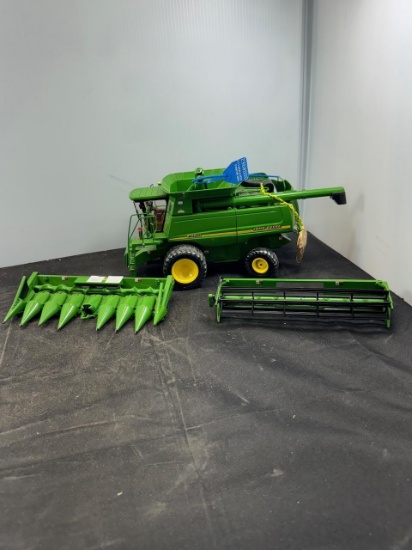 1/16 scale John Deere 9750 STS Combine 2 Heads