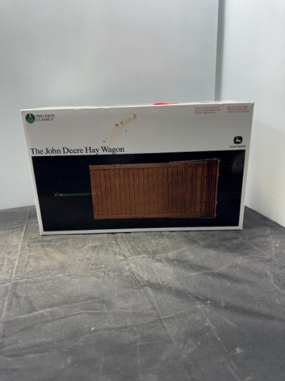 1/16 scale John Deere Hay wagon Precision N.I.B.