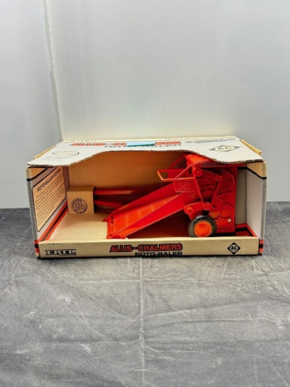 1/16 scale Allis chalmers Roto Baler N.I.B. old Box