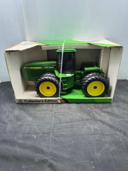 1/16 scale John Deere 8760 4 W Drive collector Edition N.I.B.
