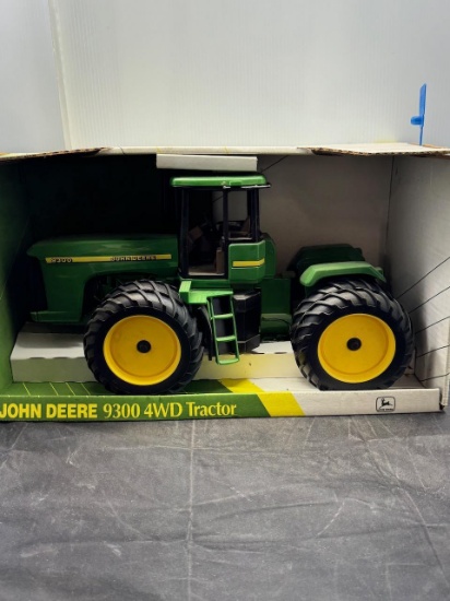1/16 scale John Deere 9300 4WD cab older Box