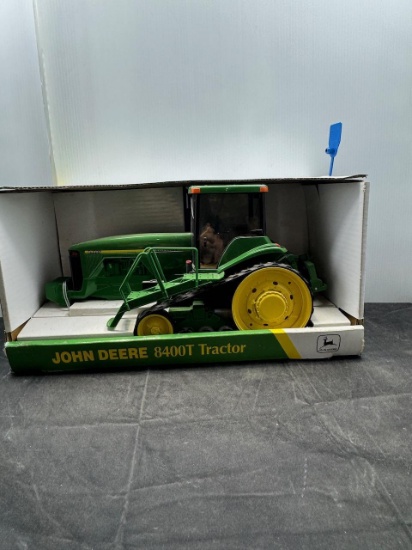 1/16 scale John Deere 8400T John Deere tracks cab N.I.B.