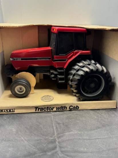 1/16 scale CASE I.H. 7120 N.I.B.