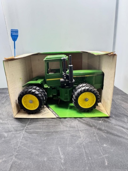 1/16 scale John Deere 4 wheel Drive N.I.B.