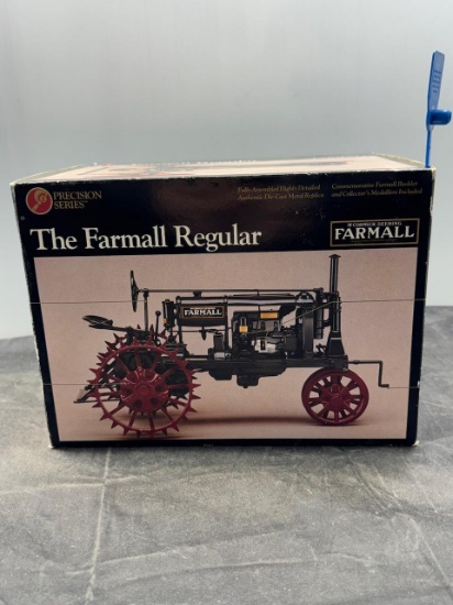 1/16 scale Precision Farmall Regular N.I.B.
