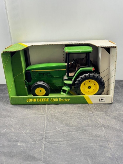 1/16 scale John Deere 8200 N.I.B