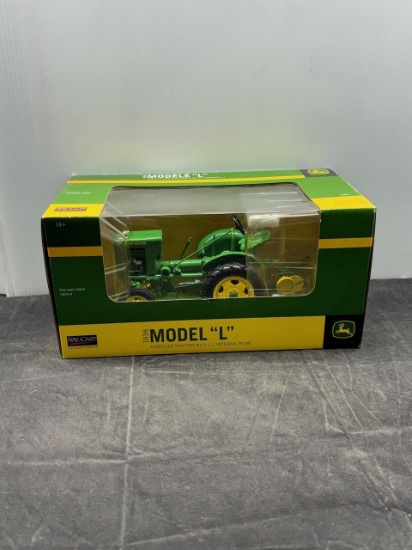 1/16 scale John Deere model L. N.I.B.
