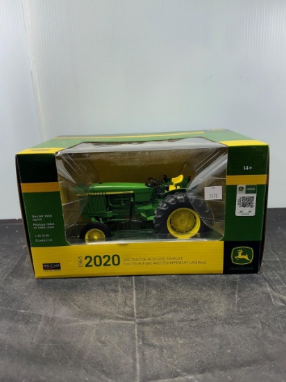 1/16 scale John Deere 2020 Gas side exhaust 1985 N.I.B.