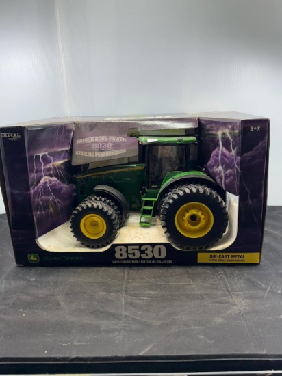John Deere 8530 Collector Edition Duals cab Hi Detail N.I.B.
