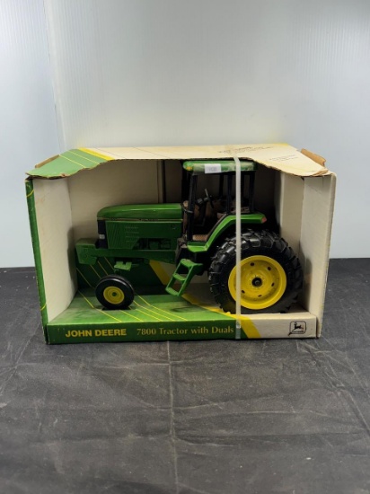 1/16 scale John Deere 7800 + Duals cab Early Box N.I.B.