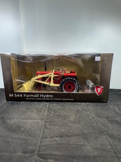 1/16 scale Farmall Hydro 544 Firestone with Bucket N milk can Platform N.I.B.