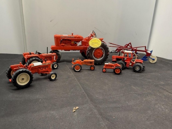 Lot of 5 Allis Chalmers Tractors, 1- 1/16 scale, 4- 1/64 scale and model plow