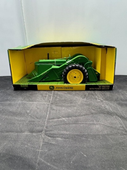 1/16 scale John Deere 227 ear 60 Tractor N.I.B