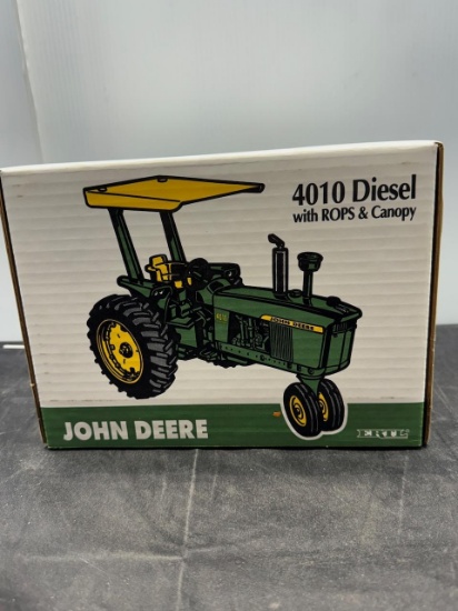 1/16 scale John Deere 4010 Diesel w. Rops n Canopy N.I.B