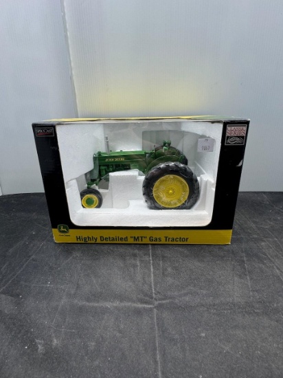 1/16 scale John Deere Mt. Gas Hi Detail classic series N.I.B