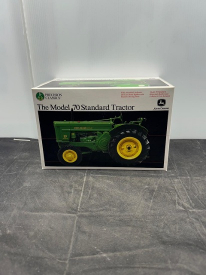 1/16 scale John Deere Precision Mod. 70 standard N.I.B