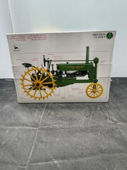 1/16 scale John Deere Precision classic Mod. A N.I.B.