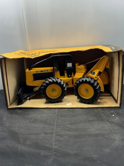 1/8 scale John Deere Skidder N.I.B. older style