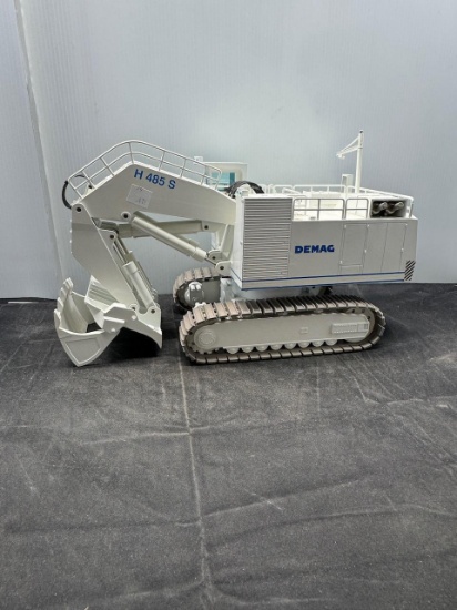 3/8 scale DeMola Track Hoe Hi Detail Rare