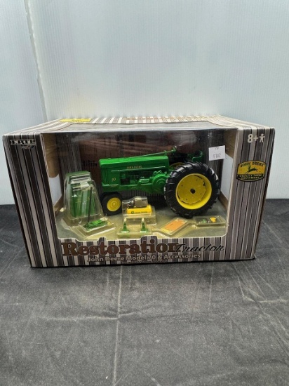 1/16 scale John Deere mod. 70 Power steering Restoration Tractor N.I.B