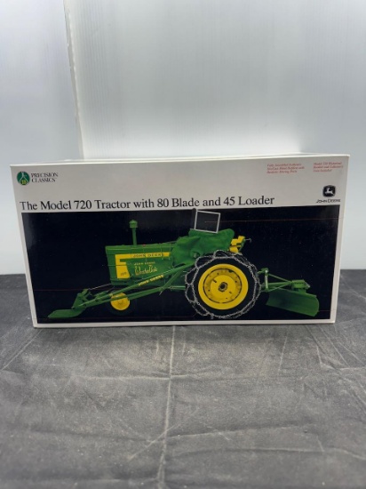 1:16 scale Precision John Deere 720 w/ Blade Loader n Chains N.I.B