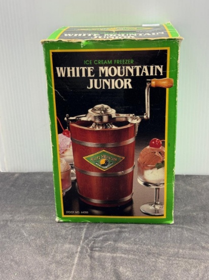 Miniature White Mountain Freezer N.I.B 1 Pint