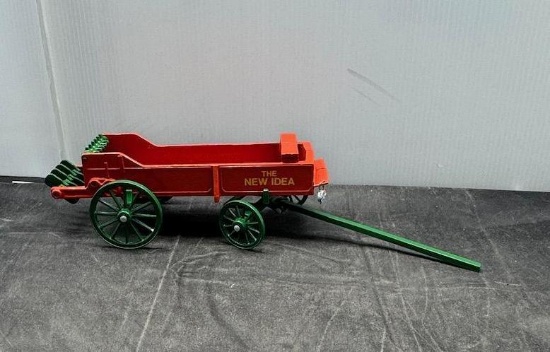 Scale Model New Idea Cast Manure Spreader N.I.B