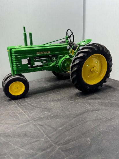 1:8 scale John Deere Mod B Nice no Box