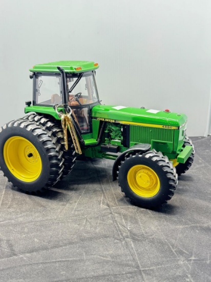 1:16 scale John Deere 4960 Key Series Cab