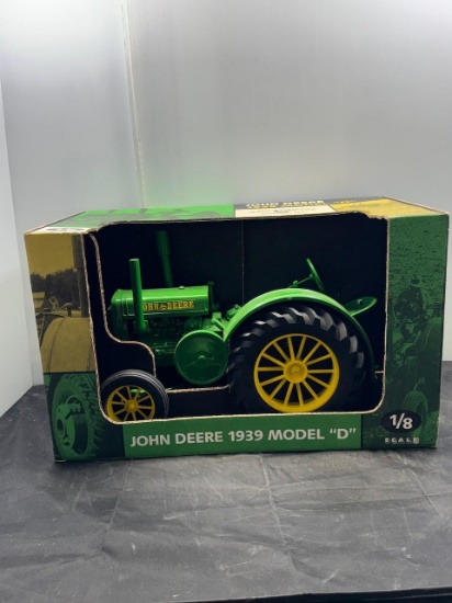 1:8 scale John Deere Mod. D 1939 N.I.B