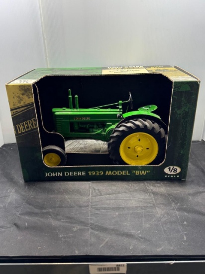 1:8 scale John Deere B.W. 1939 N.I.B