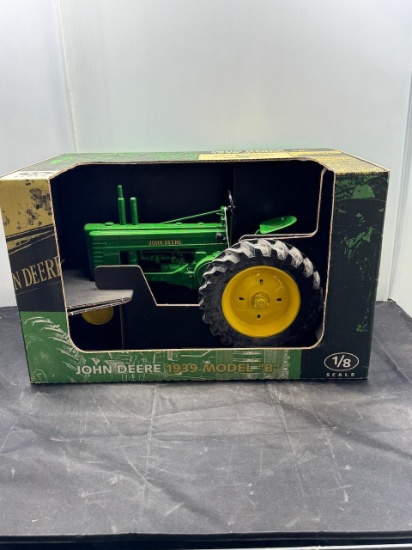 1:8 scale John Deere Model B 1939 N.I.B