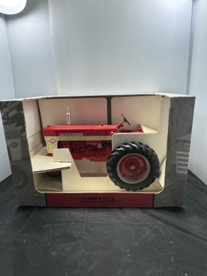 1/8 scale Farmall 560 N.I.B.