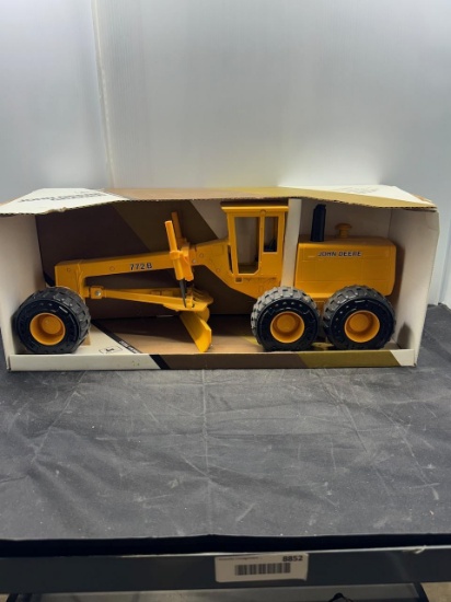 1/16 scale John Deere 772B Grader N.I.B Rare