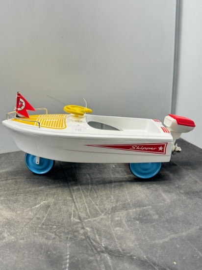 Model Pedal Boat Skipper good Detail