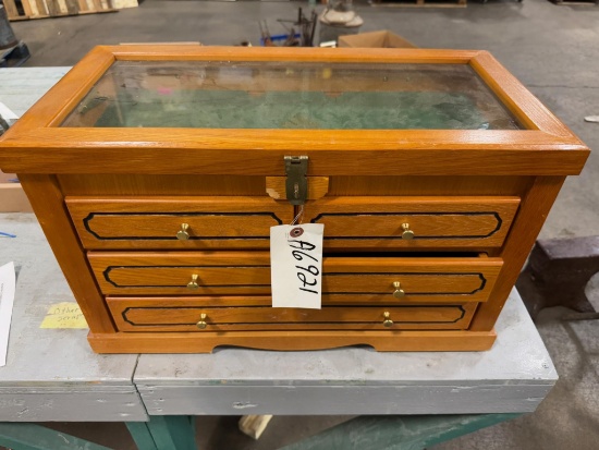 Handyman Club Wooden toolbox with glass top