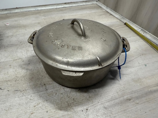 Griswold No. 9 Tite Top Griswold Dutch Oven, plated