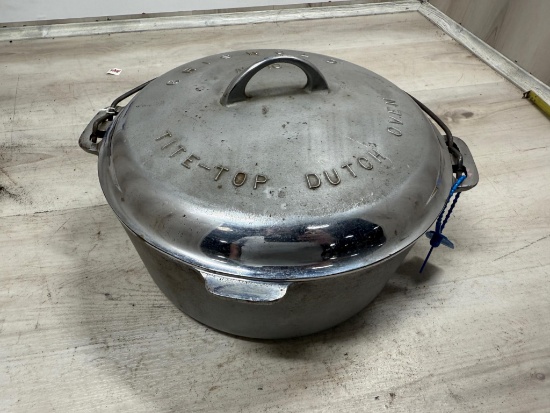 Griswold No. 10 Tite Top Griswold Dutch Oven, Plated