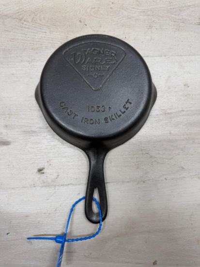 Wagner Pie Logo no. 3 Cast Iron Skillet