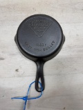 Wagner Pie Logo no. 3 Cast Iron Skillet
