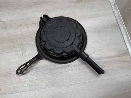 Alfred Anderson and Co. Cast Iron Waffle Iron w/ low base