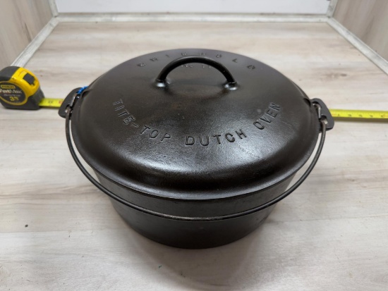 Griswold No. 11 Slant Logo Cast Iron 3 Dutch oven w/ lid